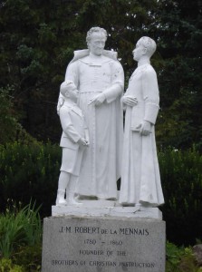 la-mennais-statue